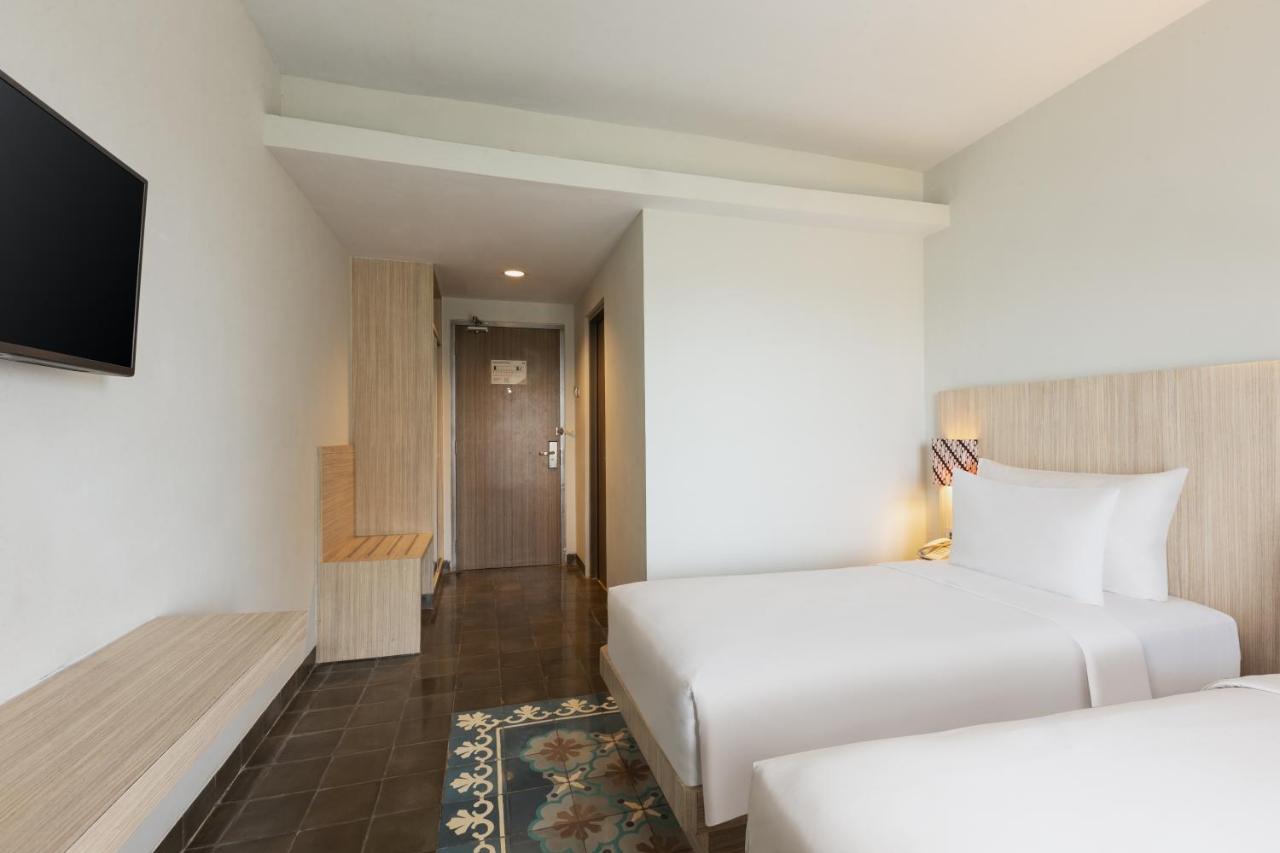 Burza Hotel Yogyakarta Bagian luar foto