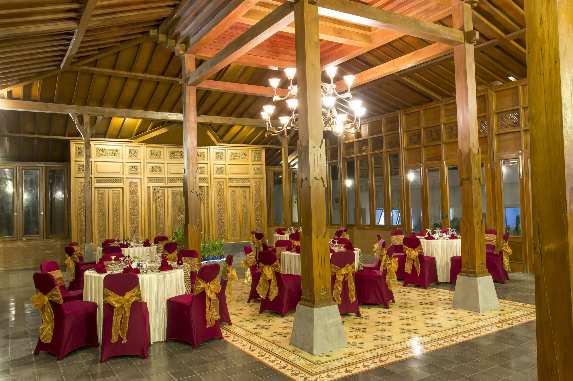 Burza Hotel Yogyakarta Bagian luar foto